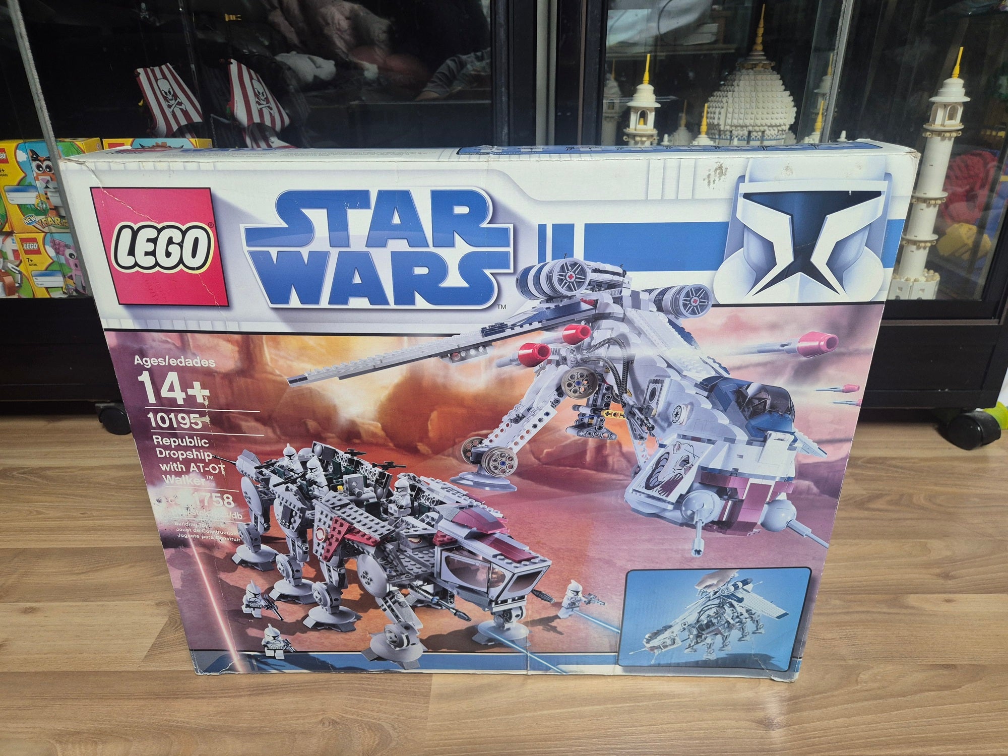 LEGO 10195 Star Wars Republic Dropship with AT-OT Walker (New Sealed In Box)