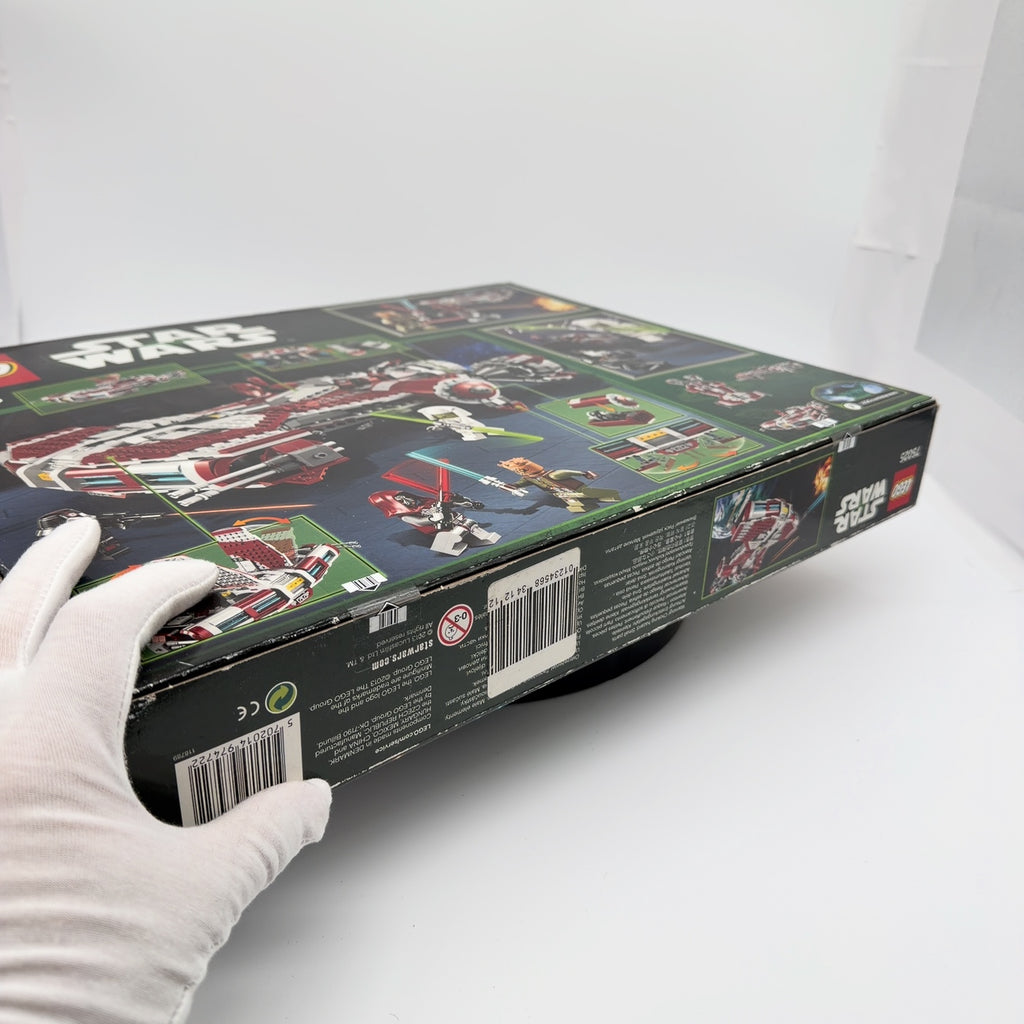 LEGO 75025 Star Wars The Old Republic Jedi Defender-class Cruiser (New Sealed In