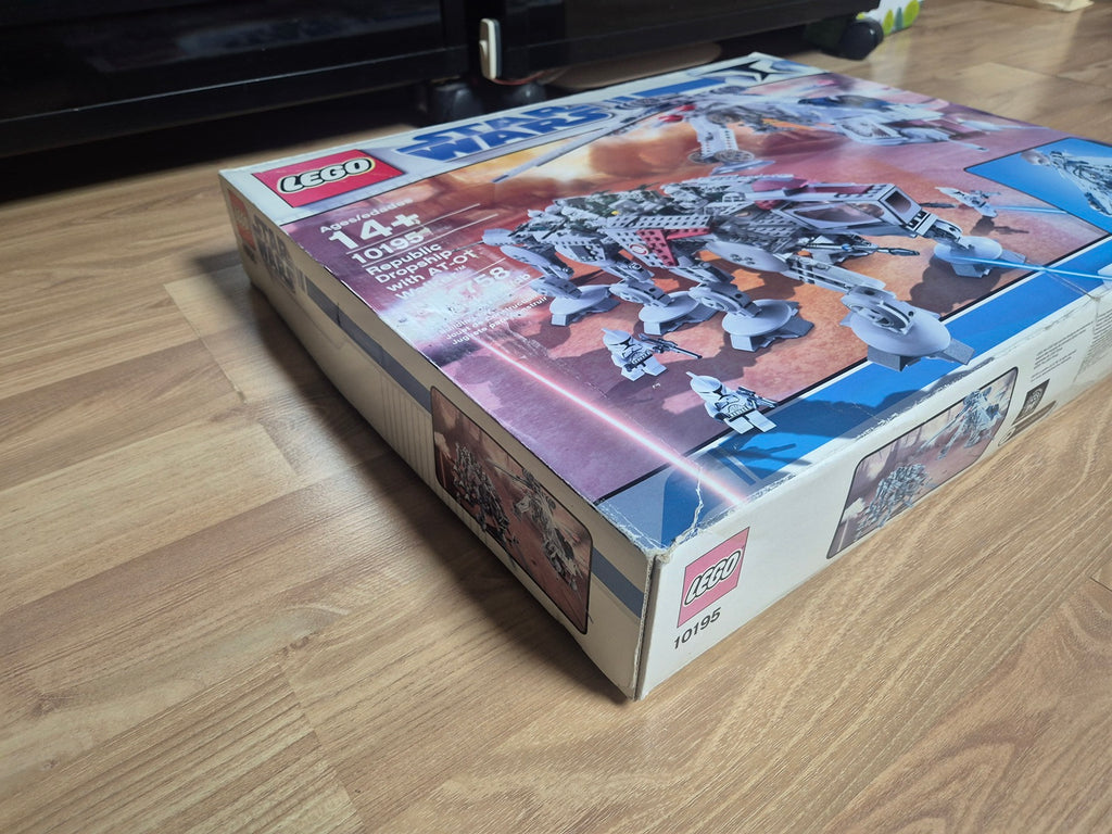 LEGO 10195 Star Wars Republic Dropship with AT-OT Walker (New Sealed In Box)