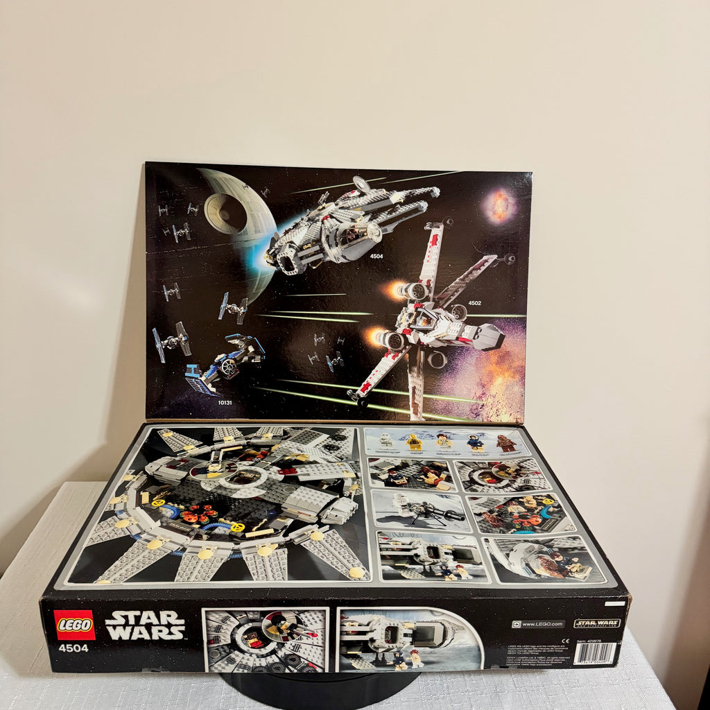 4504 (NISB) LEGO Star Wars Millennium Falcon