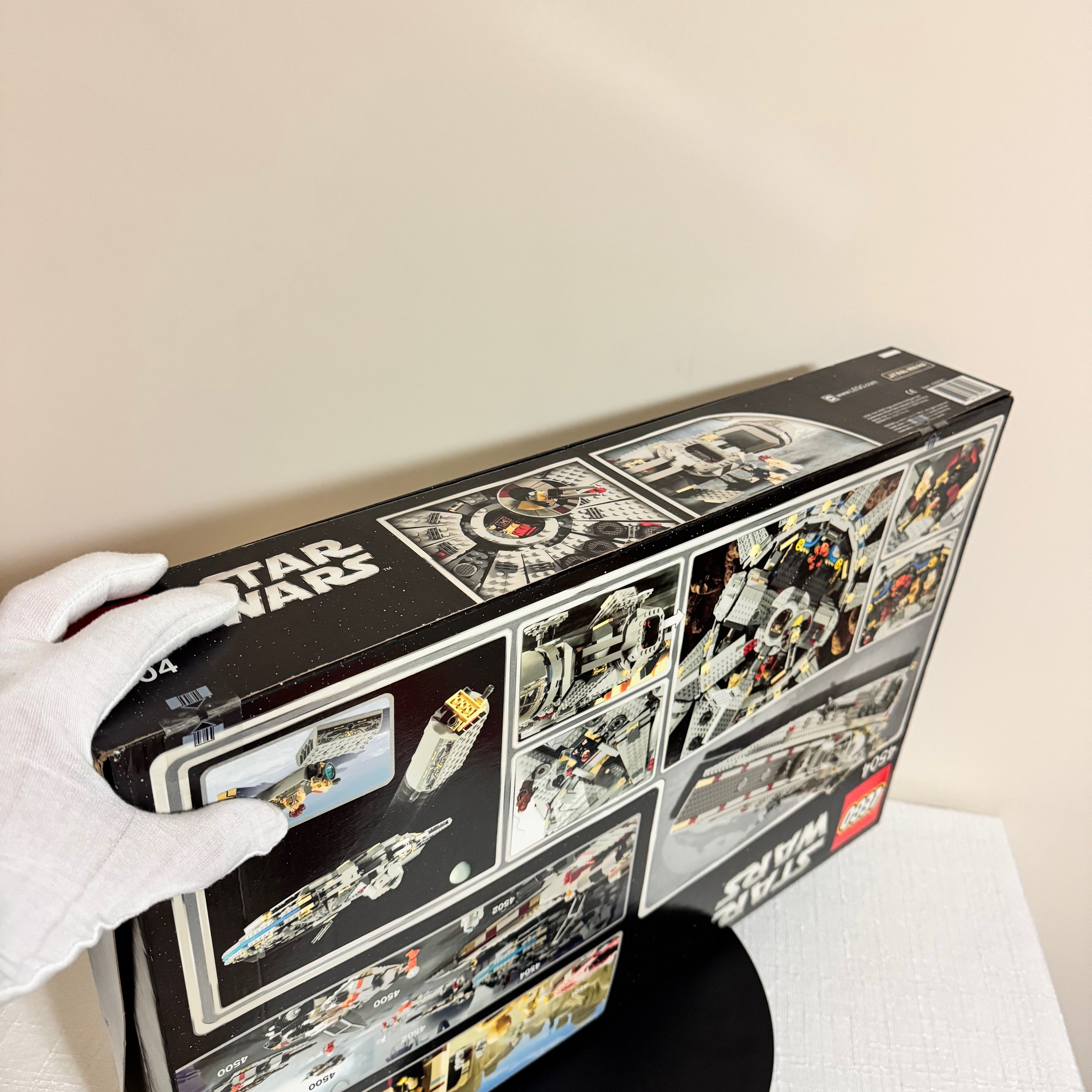 4504 (NISB) LEGO Star Wars Millennium Falcon