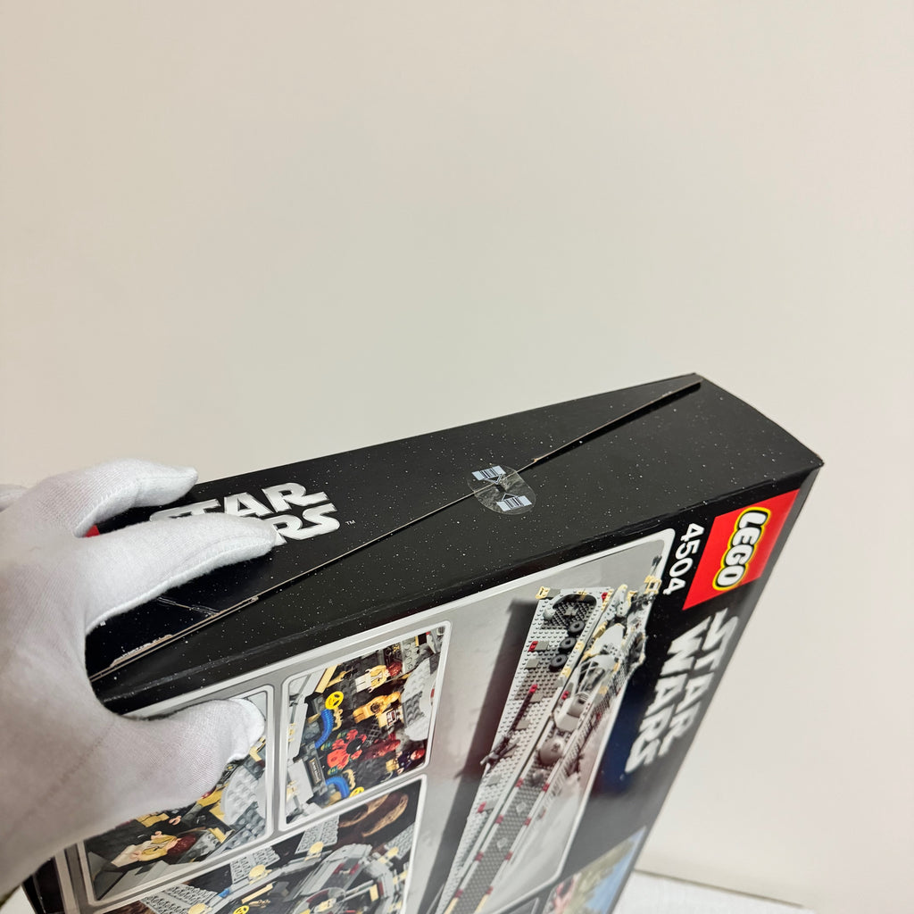 4504 (NISB) LEGO Star Wars Millennium Falcon