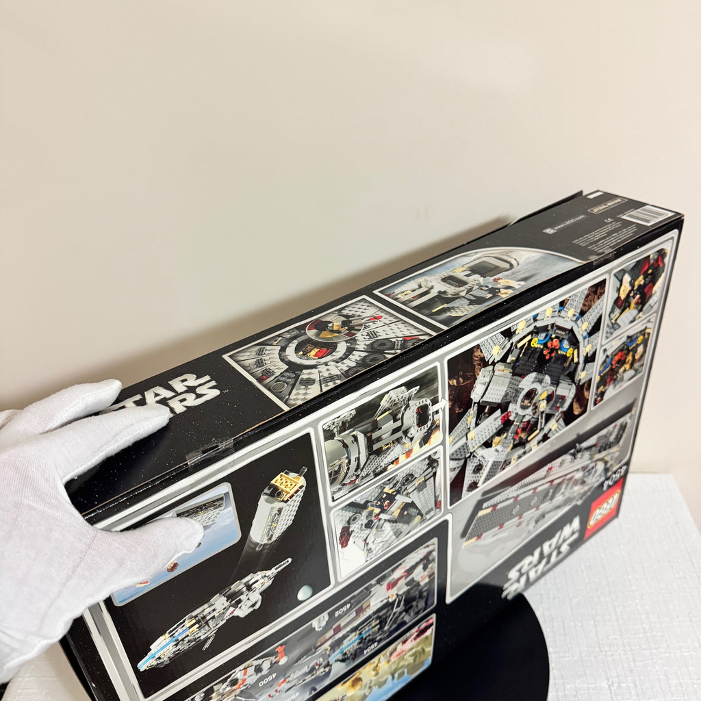 4504 (NISB) LEGO Star Wars Millennium Falcon