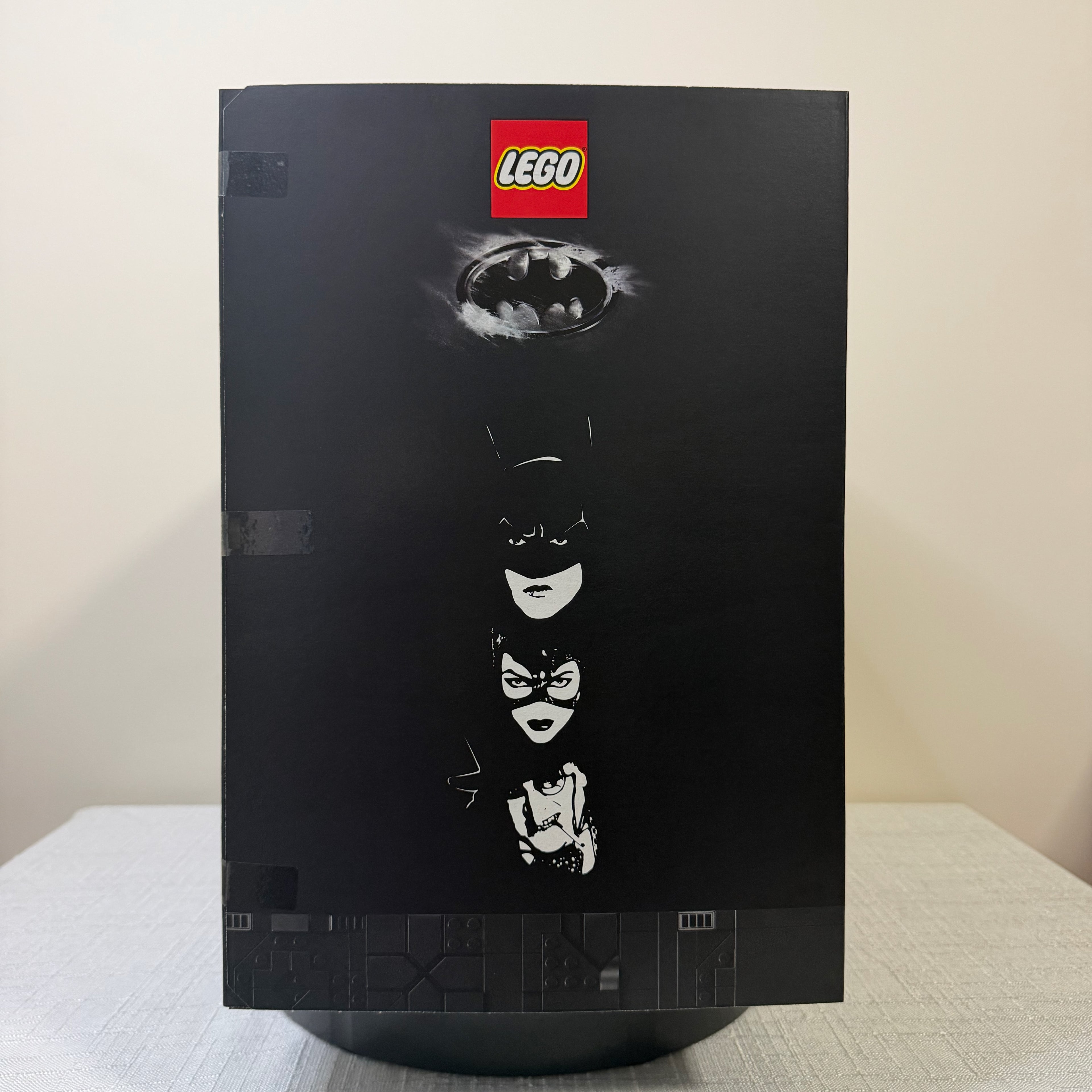 76252 (NISB) LEGO Batman Returns Batcave – Shadow Box