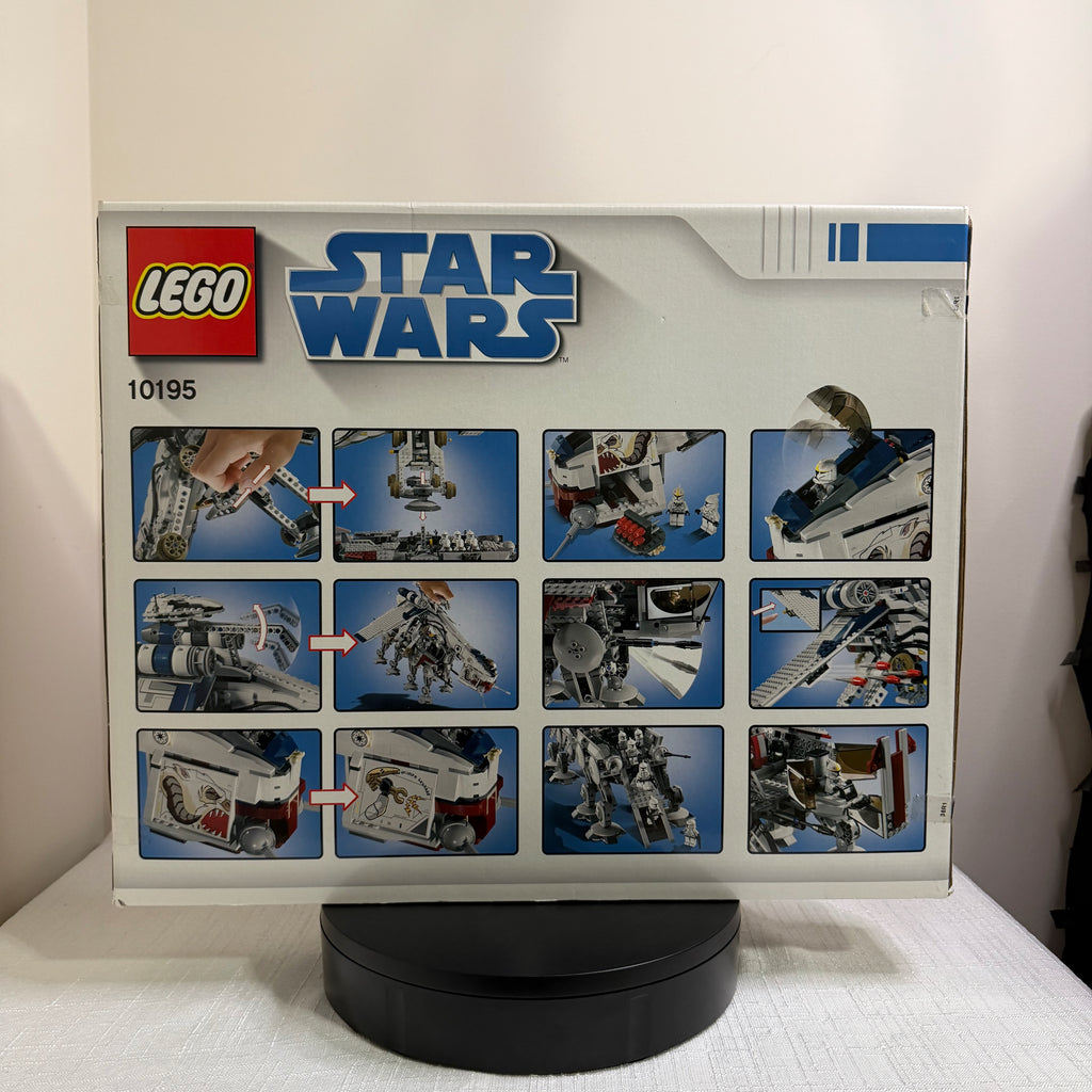 10195 (NISB) LEGO Star Wars The Clone Wars Republic Dropship with AT-OT Walker