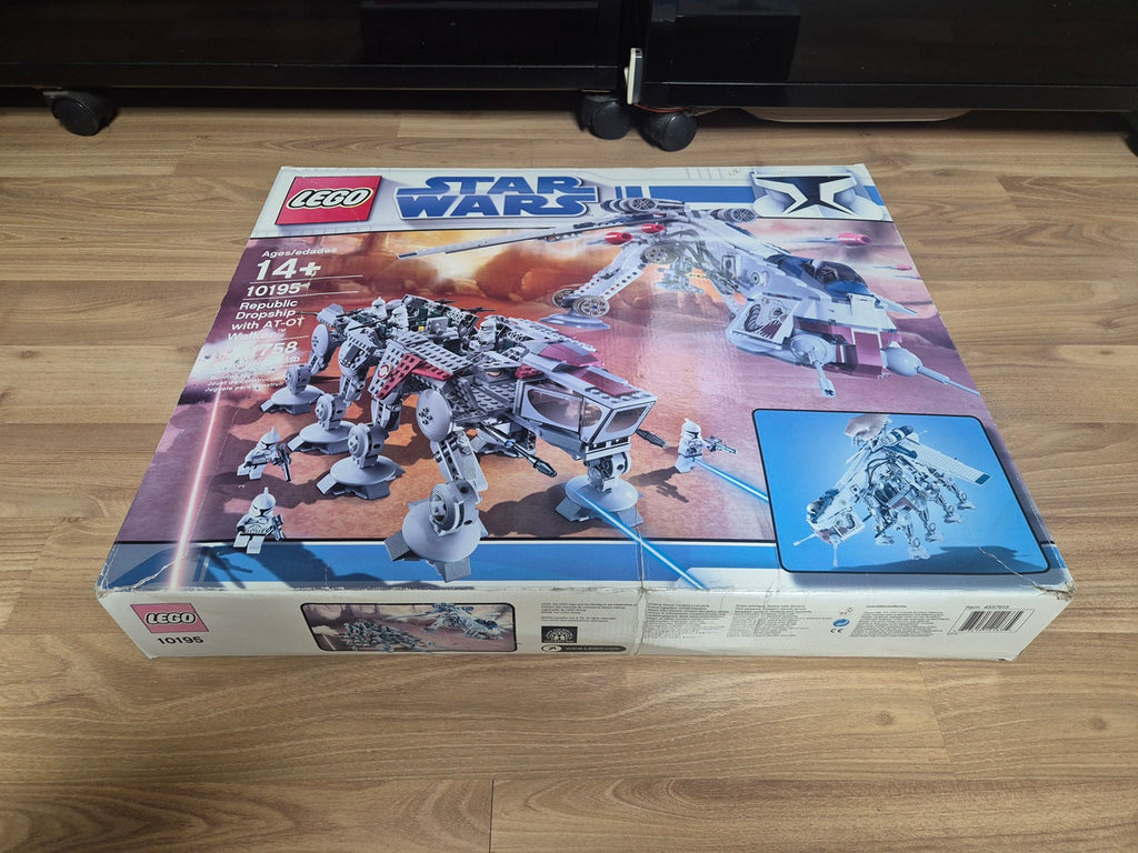 LEGO 10195 Star Wars Republic Dropship with AT-OT Walker (New Sealed In Box)