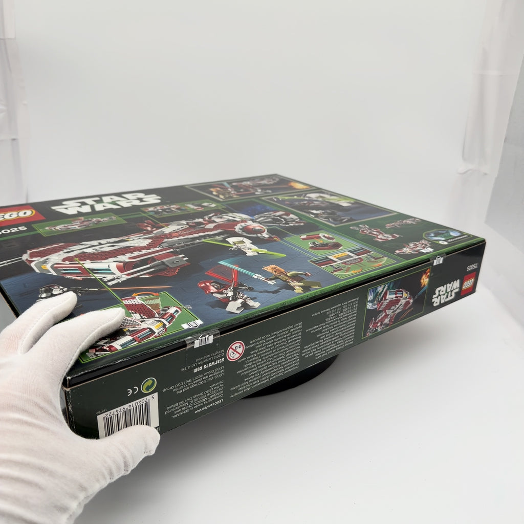 LEGO 75025 Star Wars The Old Republic Jedi Defender-class Cruiser (New Sealed In
